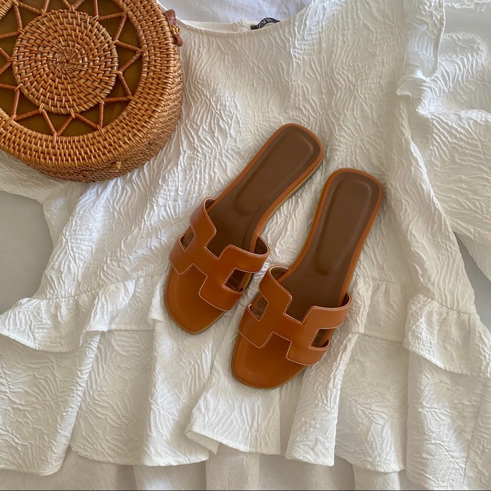H Sandals